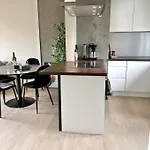 Newly Upgraded Apt: Two Balconies, Sun-Drenched!
