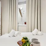 King Bed - Renovated 2024 - 2Br Behind Bryggen