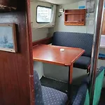 Sailing Yachts - No Shower
