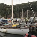 Sailing Yachts - No Shower