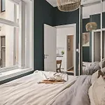 Lovely Townhouse Apartment Close To The City Centre