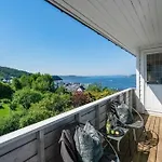 Spacious Villa With View - 5Br - Free Parking - Great Wi-Fi