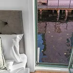 Seaside Apt. Catch Crabs From Your Bedroom Window!