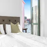 Seaside Apt. Catch Crabs From Your Bedroom Window!