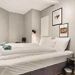 New! Modern And Comfy City Apt!