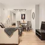 New! Modern And Comfy City Apt!