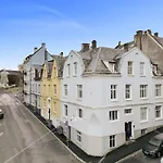 Homerentals L 120Sqm Mid-Central - King Beds - 500Mbps Wi-Fi