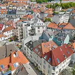 Renovated Jan 24 - Queen Beds - Behind Bryggen