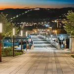 Leilighet I Topp Etasje Med Flott Stor Felles Takterrasse
