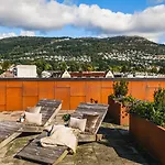 Leilighet I Topp Etasje Med Flott Stor Felles Takterrasse