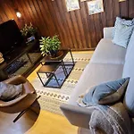 Cosy Ground Floor Apartment With Three Bedrooms
