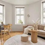 Centrally Located - Beautiful & Bright Apartment
