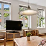 Spacious 3-Bedroom Apartment For 8 By Bryggen