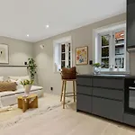 Stay L The Town House