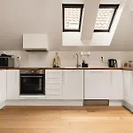 Top-Floor Apart W/ Private Patio And Work Space