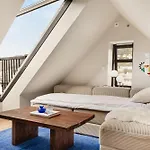 Top-Floor Apart W/ Private Patio And Work Space