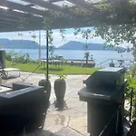 Sentrumsnaer Enebolig Med Stor Hage, 100 M Fra Badestrand
