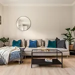 Classy - Family Friendly - Quiet Area