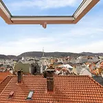 Det Lille Rode Huset Ved Floibanen