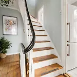 Det Lille Rode Huset Ved Floibanen
