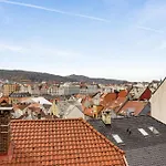 Det Lille Rode Huset Ved Floibanen