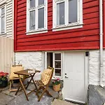 Det Lille Rode Huset Ved Floibanen