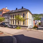 Brand New Apartment For Up To Six People