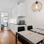 Bak Bryggen, Moderne Leilighet 2 Soverom Med Balkong
