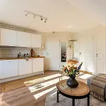 Cozy & Modern Apt In Historic Area Of Bergen!