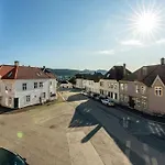 Cozy & Modern Apt In Historic Area Of Bergen!