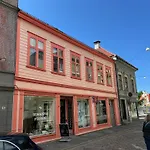 Spacious And Central Apartment I 250M From Bryggen