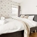 Modern And Spacious Apt In Historic Area Of Bergen