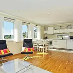 Cozy Apartment In Straumsgrend With Kitchen
