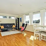 Cozy Apartment In Straumsgrend With Kitchen