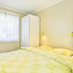 Cozy Apartment In Straumsgrend With Kitchen