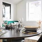 Luxury Suite In Charming Area