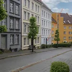 Bak Bryggen, Moderne Leilighet 2 Soverom Med Balkong