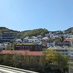Meget Hjemmekoseligisentraltinyoppusset Leilighet