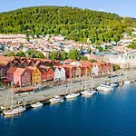 View To Bryggen - Renovated Dec 24 - Historic Cobblestone Street