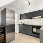 Central Modern Apartment