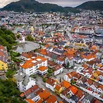 Leilighet I Bergens Vakreste Gate - Nydelig Utsikt Over Innseilingen Til Bergen!