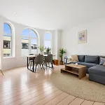Modern Downtown Apartment With Great Views