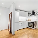 Charming Apartment 200M From Bryggen