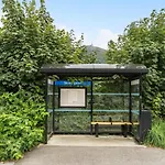 Sentral Leilighet Med Parkering Og Peis