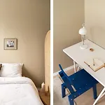 Sentral Leilighet Med Parkering Og Peis
