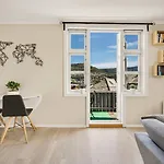 Panoramic Apartment & Garden