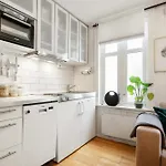 Charming Skuteviken Apartment
