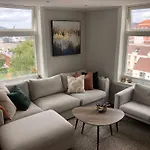 Sentral Leilighet Med Fantastisk Utsikt!