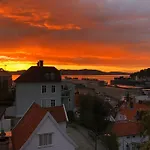 Sentral Leilighet Med Fantastisk Utsikt!