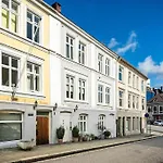 Leilighet - Midt I Sentrum!